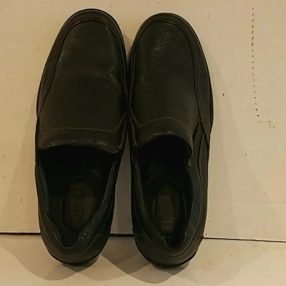 MEN'S CLARKS BLACK LEATHER SLIP ON SHOES (sz 13)‎